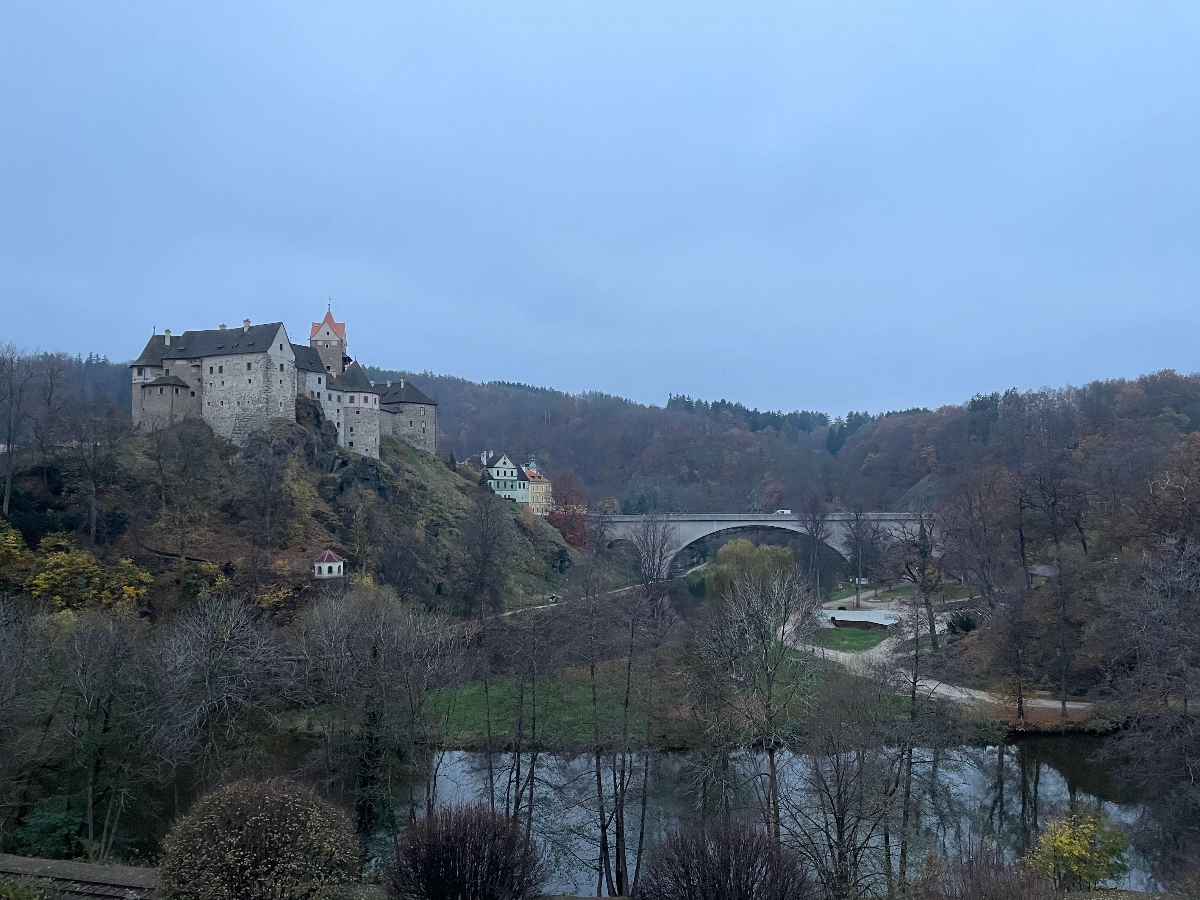 Панорама с видом на замок Локет